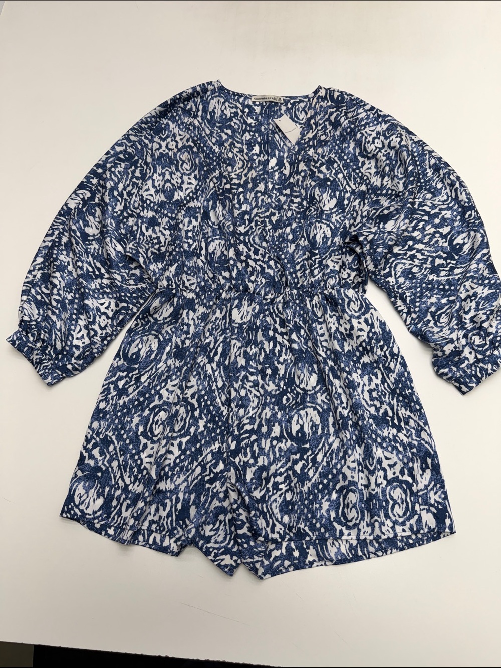 ABERCROMBIE & FITCH Women’s Medium Blue Lo g Sleeve Romper
